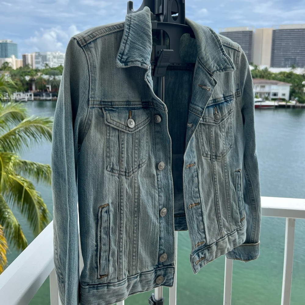 H&M women blue denim jacket US size 4